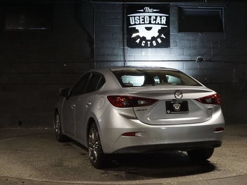 Used 2018 MAZDA MAZDA3 Touring FWD image 4
