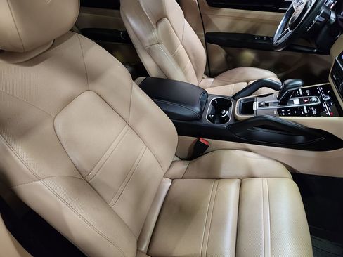 Used 2019 Porsche Cayenne image 31