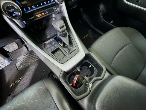 Used 2022 Toyota RAV4 XLE w/ Convenience Package image 22