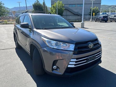 Used 2019 Toyota Highlander XLE AWD/4WD image 2