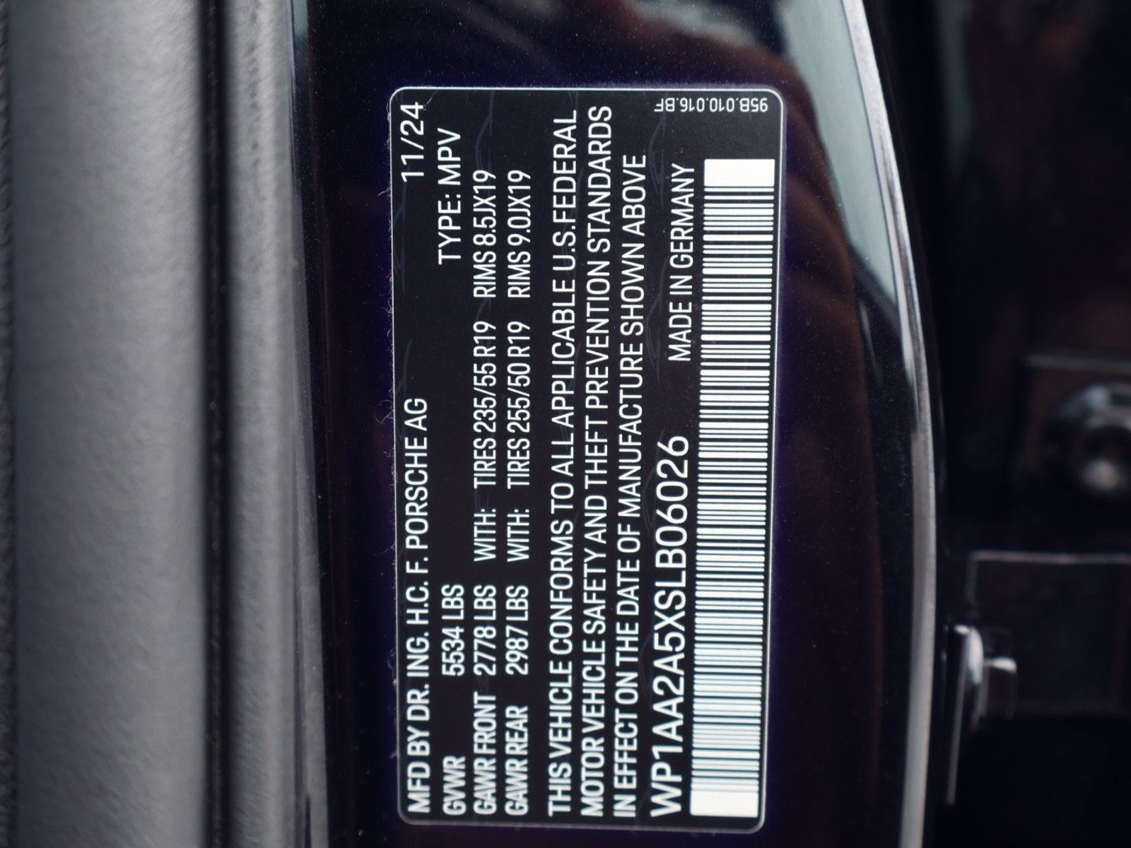 Certified 2025 Porsche Macan w/ Premium Package Plus AWD/4WD image 26