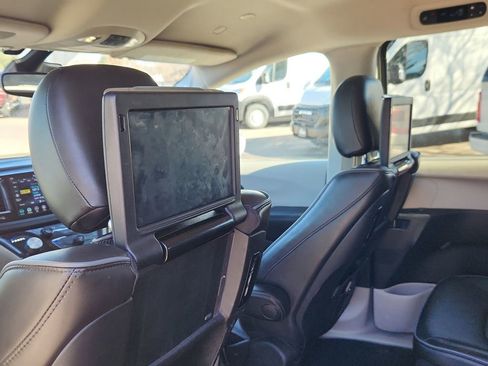 Used 2020 Chrysler Pacifica Limited w/ Advanced Safetytec Group image 9