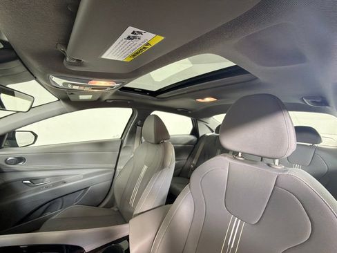 Certified 2025 Hyundai Elantra SEL FWD image 23