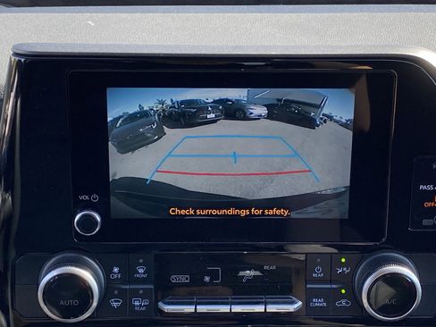 Certified 2024 Toyota Highlander LE image 6