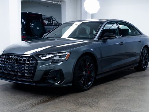 Used 2025 Audi S8 image 3