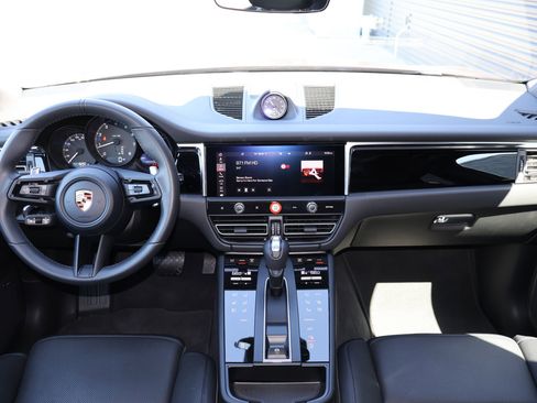 Certified 2026 Porsche Macan AWD/4WD image 23