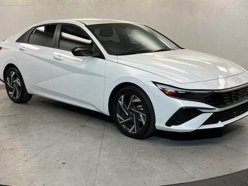 Used 2025 Hyundai Elantra Sport FWD image 7