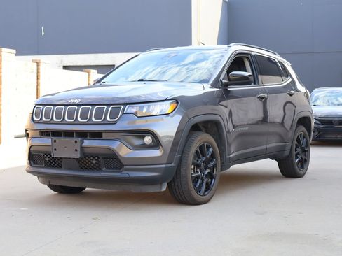 Used 2022 Jeep Compass Latitude AWD/4WD image 2