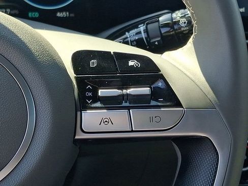 Used 2025 Hyundai Elantra SEL image 22