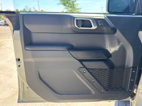 Used 2025 Ford Bronco Outer Banks AWD/4WD image 14