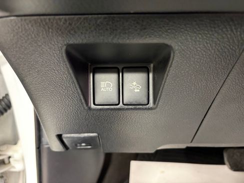 Used 2017 Toyota Yaris L FWD image 13