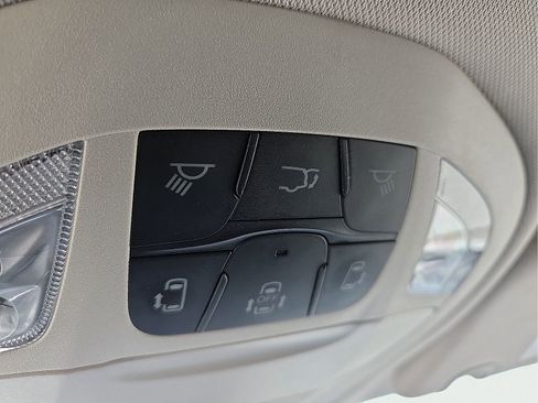 Used 2024 Chrysler Pacifica Touring-L FWD image 22