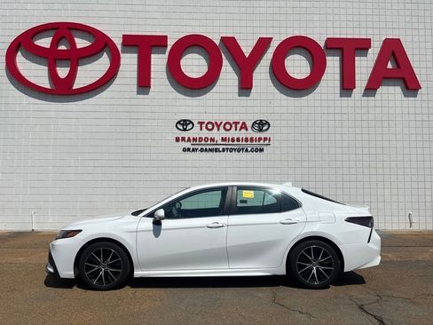 Used 2023 Toyota Camry SE image 5