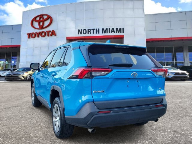 Used 2021 Toyota RAV4 LE FWD image 3