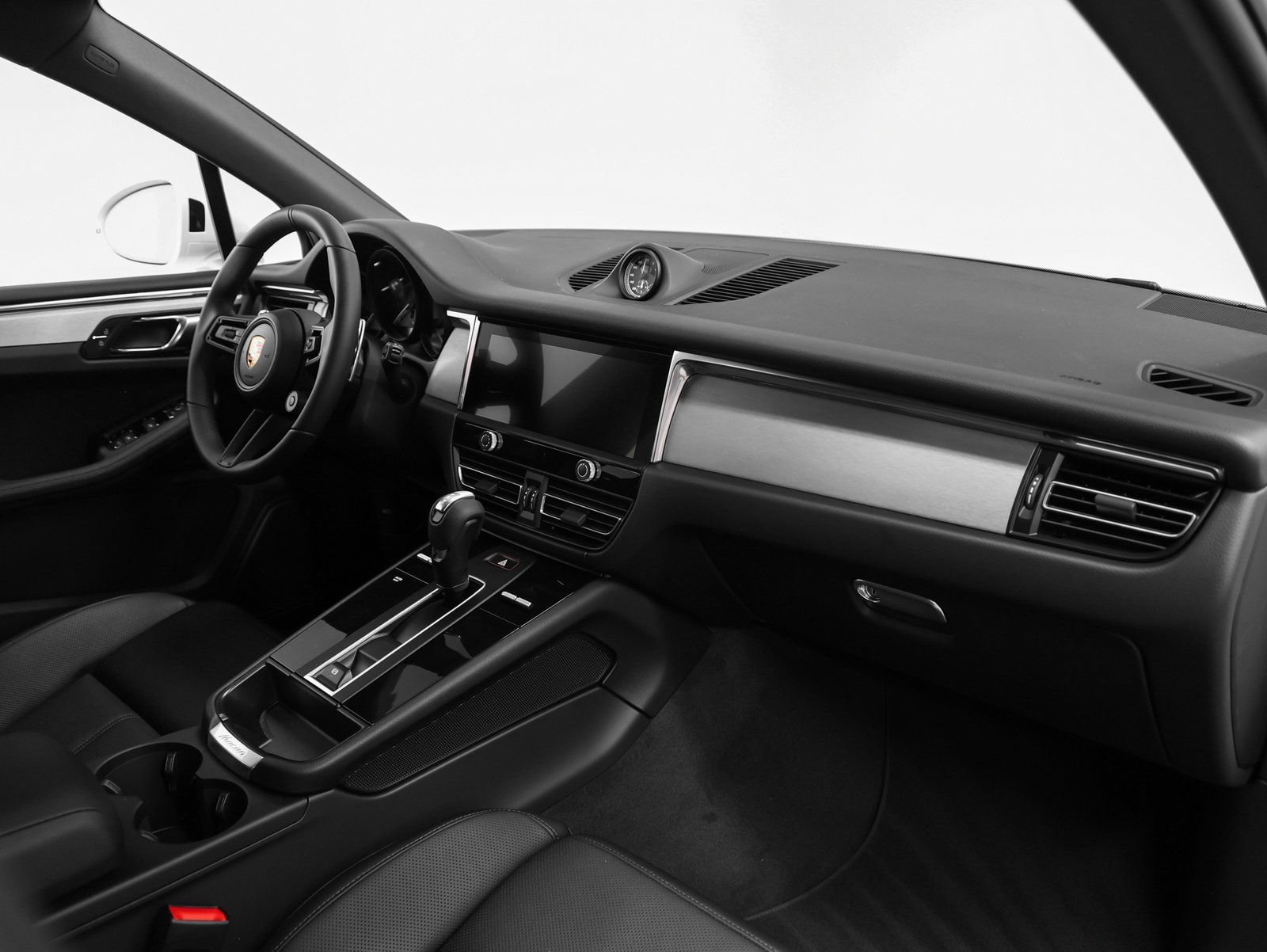 Certified 2026 Porsche Macan AWD/4WD image 25