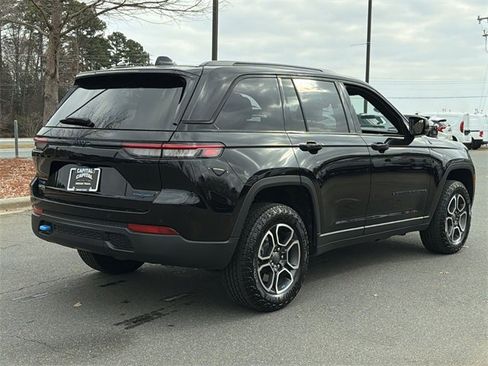 Used 2023 Jeep Grand Cherokee Trailhawk image 12