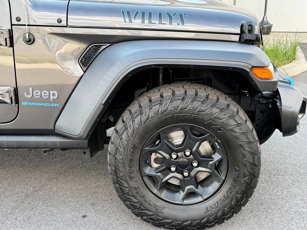 Used 2023 Jeep Wrangler Unlimited w/ Cold Weather Group AWD/4WD image 39