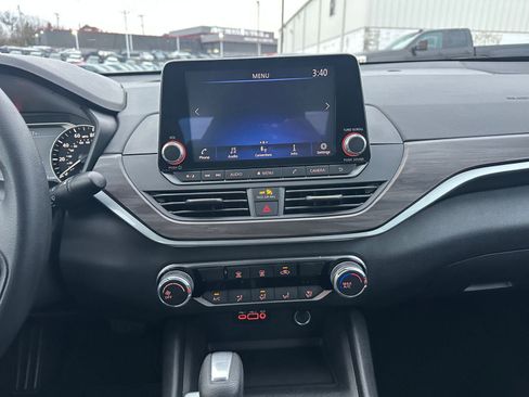 Used 2025 Nissan Altima 2.5 SV image 18