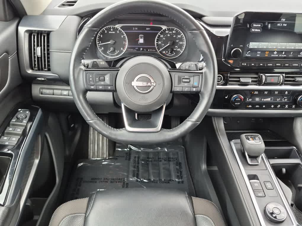 Used 2024 Nissan Pathfinder SL w/ Black Appearance Package AWD/4WD image 9