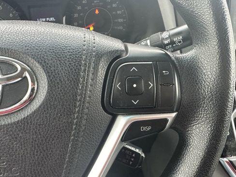 Used 2015 Toyota Sienna LE image 22