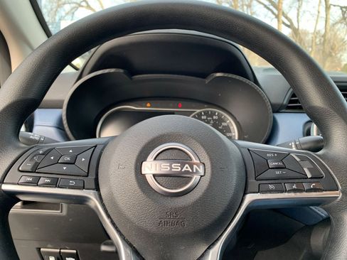 Used 2025 Nissan Versa SV image 25