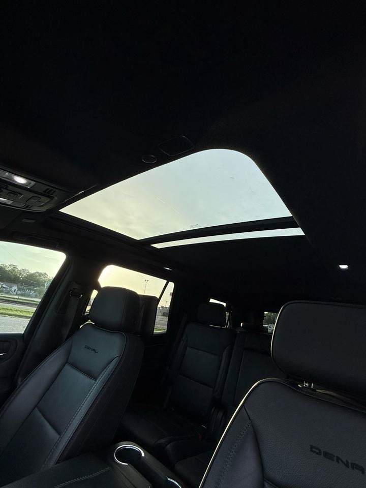 Used 2021 GMC Yukon Denali w/ Denali Premium Package AWD/4WD image 18