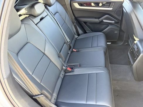 Used 2025 Porsche Cayenne AWD/4WD image 21