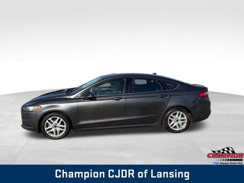 Used 2016 Ford Fusion SE image 4