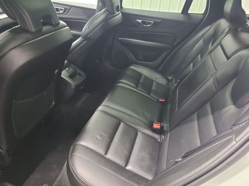 Used 2020 Volvo V60 T5 Cross Country image 36