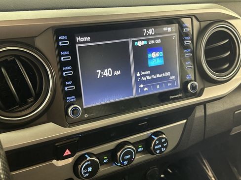 Used 2020 Toyota Tacoma SR5 RWD image 17