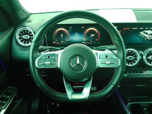 Used 2021 Mercedes-Benz GLB 250 image 32