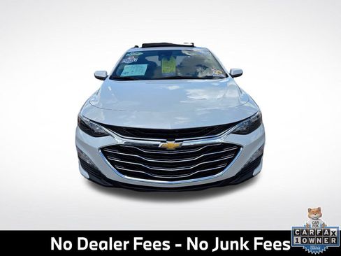 Used 2019 Chevrolet Malibu LT w/ Leather Package FWD image 2