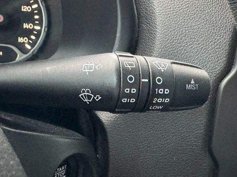 Used 2016 Jeep Renegade Limited FWD image 33