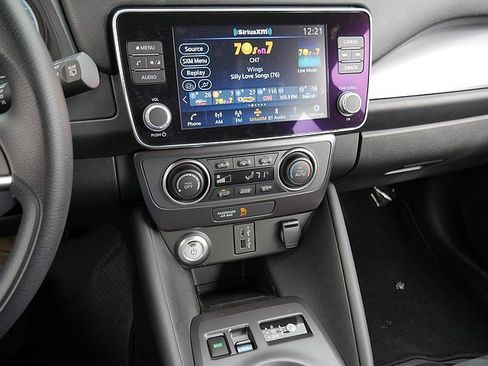 Used 2025 Nissan Leaf S image 29