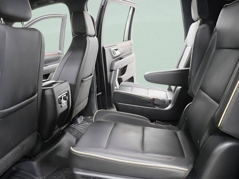 Used 2023 Chevrolet Suburban Premier AWD/4WD image 27