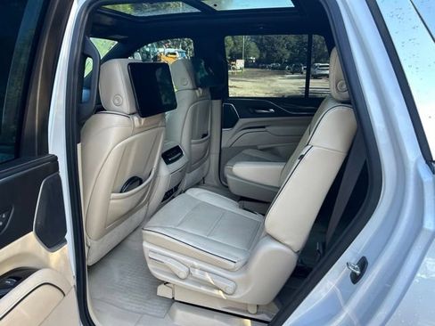 Used 2021 Cadillac Escalade Premium Luxury AWD/4WD image 6