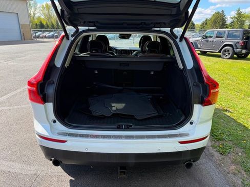 Used 2018 Volvo XC60 T5 Momentum w/ Vision Package AWD/4WD image 3