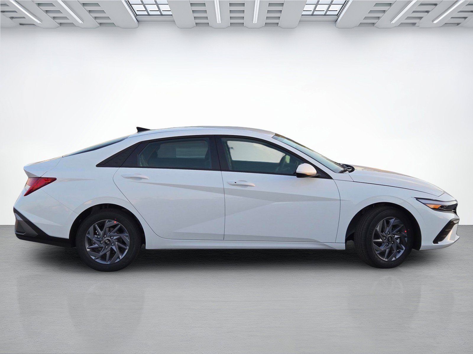 New 2026 Hyundai Elantra Hybrid FWD image 3