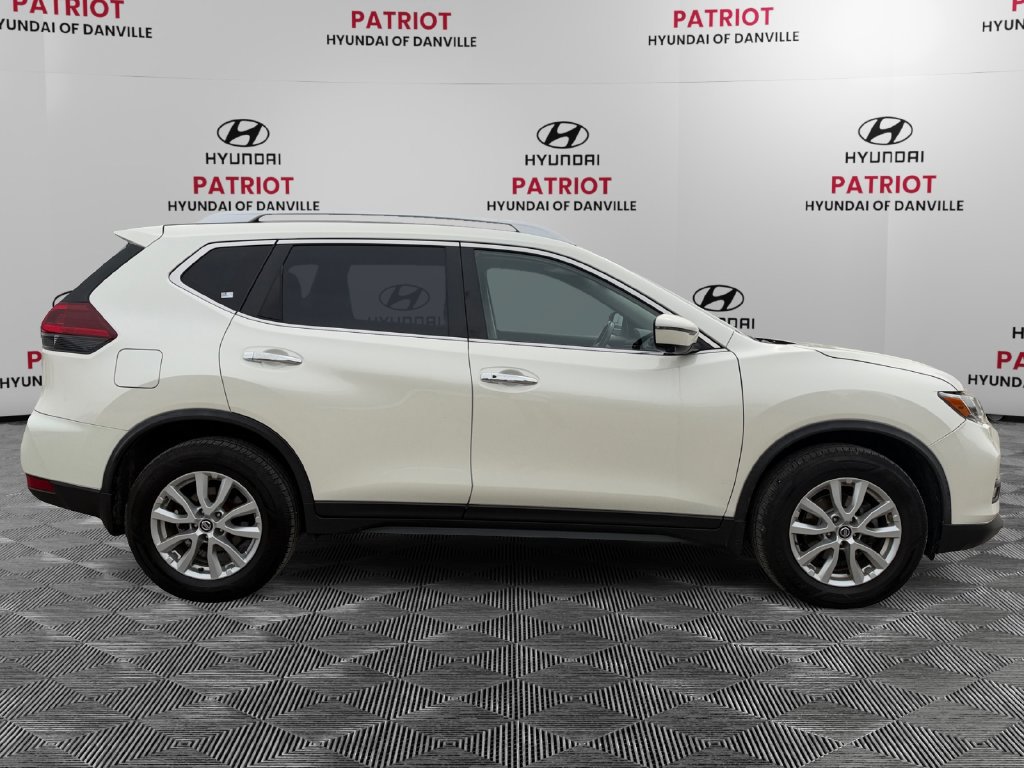 Used 2018 Nissan Rogue SV w/ Sun & Sound Touring Package AWD/4WD image 2
