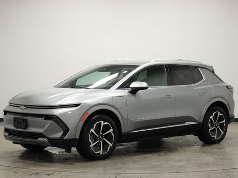 Used 2025 Chevrolet Equinox EV LT w/ Convenience Package image 4