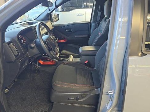 Used 2025 Nissan Frontier PRO-4X AWD/4WD image 5