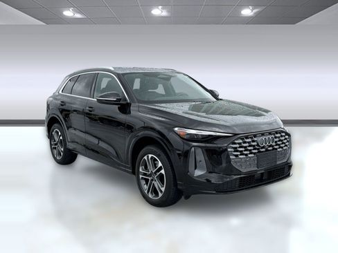 Certified 2025 Audi Q5 Premium w/ Convenience Package AWD/4WD image 7