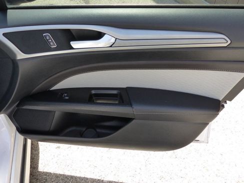 Used 2020 Ford Fusion SE w/ Equipment Group 151A FWD image 31