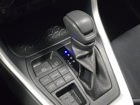 Certified 2022 Toyota RAV4 LE image 29