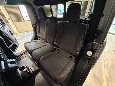 Used 2020 Jeep Gladiator Rubicon AWD/4WD image 6