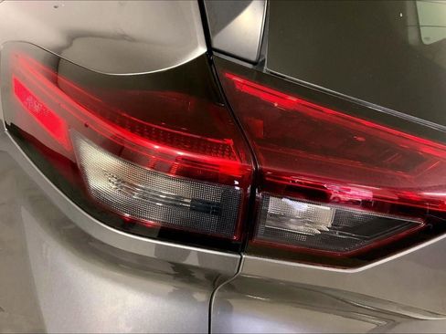 Used 2024 Nissan Rogue SV image 27