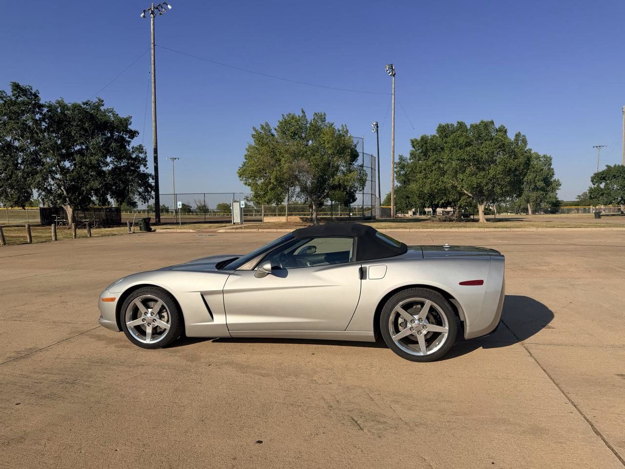 Used 2005 Chevrolet Corvette Convertible w/ Preferred Equipment Group RWD image 7