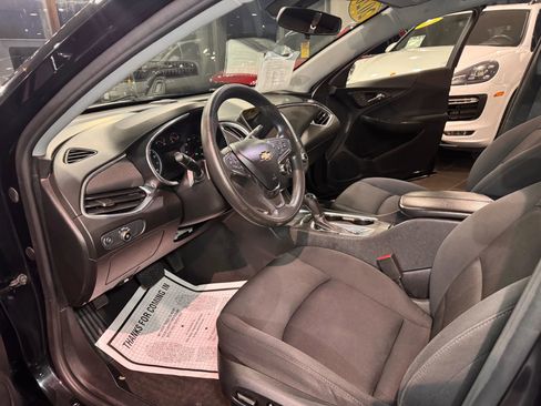 Used 2020 Chevrolet Malibu LT image 9
