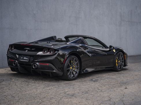 Certified 2022 Ferrari F8 Tributo RWD image 5