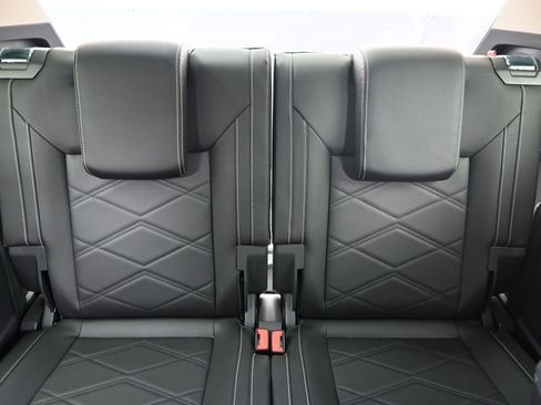 Used 2025 Volkswagen Atlas SE w/ Panoramic Sunroof Package image 18